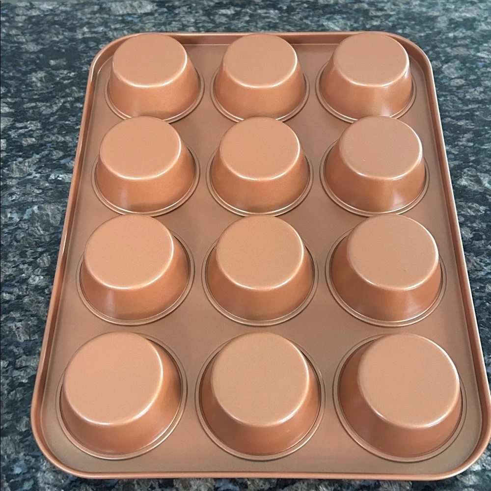 NON-STICK CERAMIC COATED 12 CUP COPPER MUFFIN/CUPCAKE PAN NWOT - Picture 3 of 3